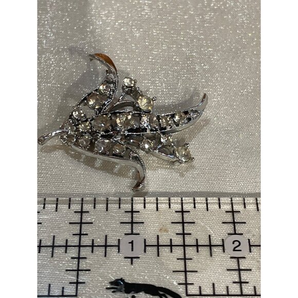 Silvertone Rhinestones Floral Motif Lily Brooch 2”x1.5” - Picture 2 of 4